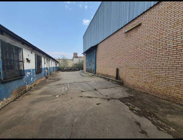 1,200M² WAREHOUSE FOR SALE IN DENVER